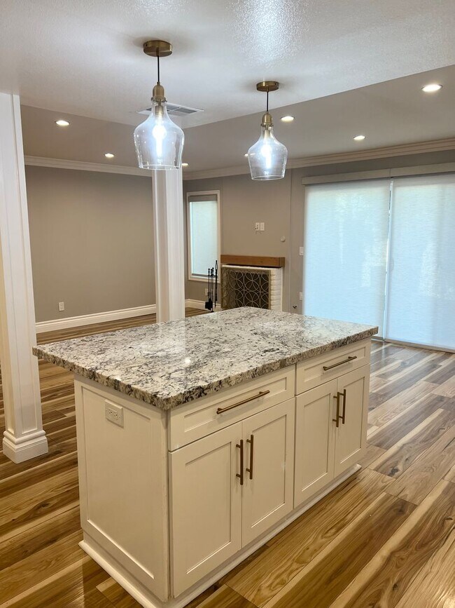 Foto del edificio - 4 Bed/ 3 Bath Yorba Linda Home with 2 Car Garage