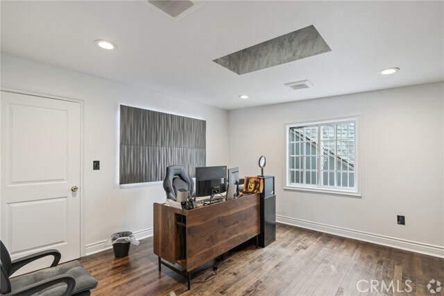 Foto del edificio - 6000 Woodman Ave
