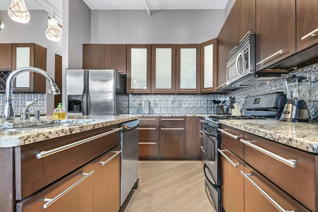 Building Photo - 8 S Old State Capitol Plaza