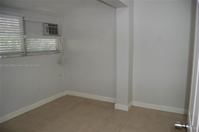 Building Photo - 2481 SW 11th St
