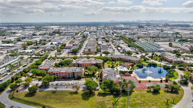 Foto del edificio - 5102 NW 79th Ave