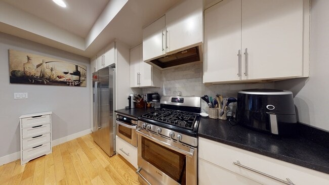 Foto del edificio - 339 W Broadway