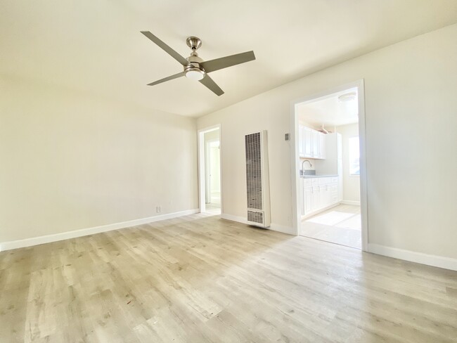 Foto del edificio - 927 E 108th St