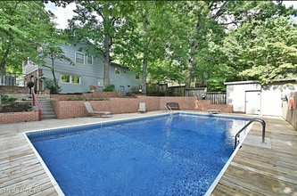 Building Photo - 7206 Stagecoach Trl