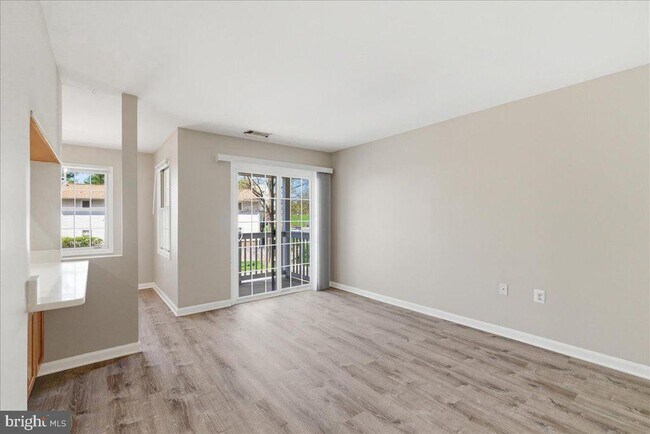 Foto del edificio - 100 Westwick Ct