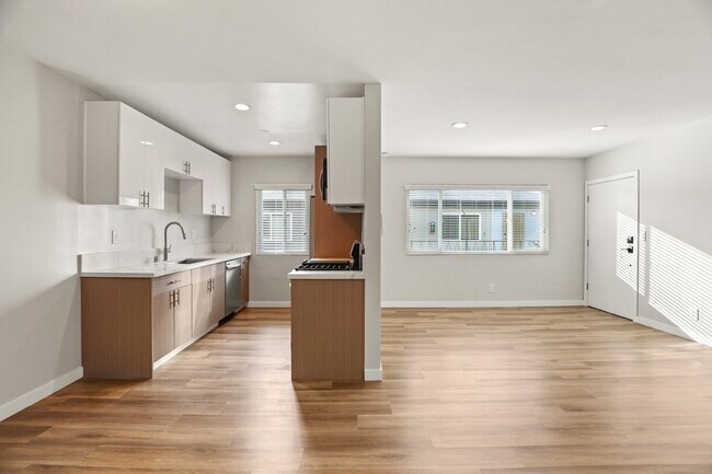 Foto del edificio - 1352 W. 36th St.