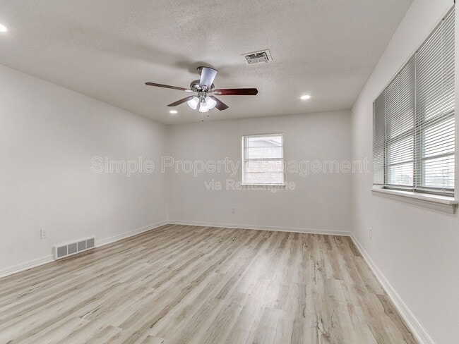 Building Photo - 104 Marilyn Ave