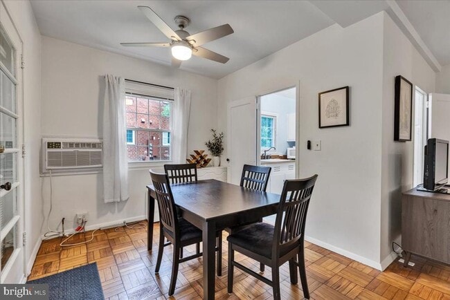 Building Photo - 1132 Valley Dr