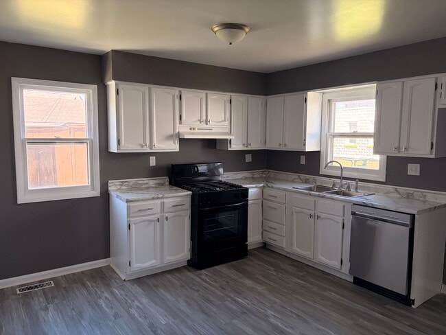 Building Photo - Spacious 2 Bedroom Iowa Home Available Now