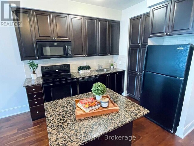 Photo du bâtiment - 330-330 Burnhamthorpe Rd W