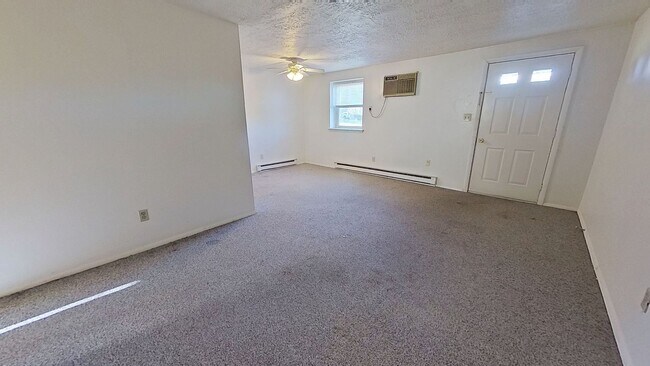 Building Photo - 1st Floor Apartment