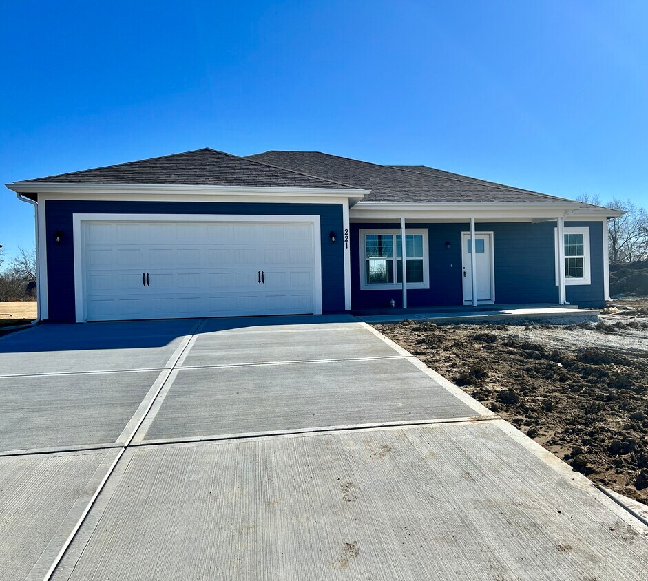 Foto principal - 221 S Dalton Dr