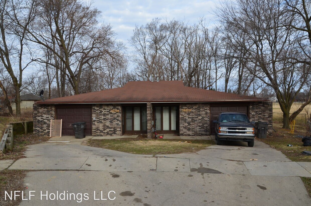 Foto principal - 3 br, 1 bath House - 3604 SE 11th st