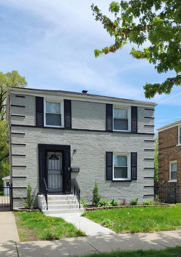 Foto principal - 8831 S Eggleston Ave