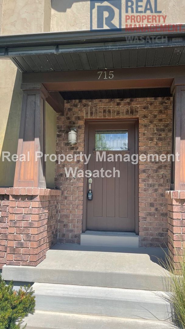 Foto del edificio - 715 E Harrison Ave