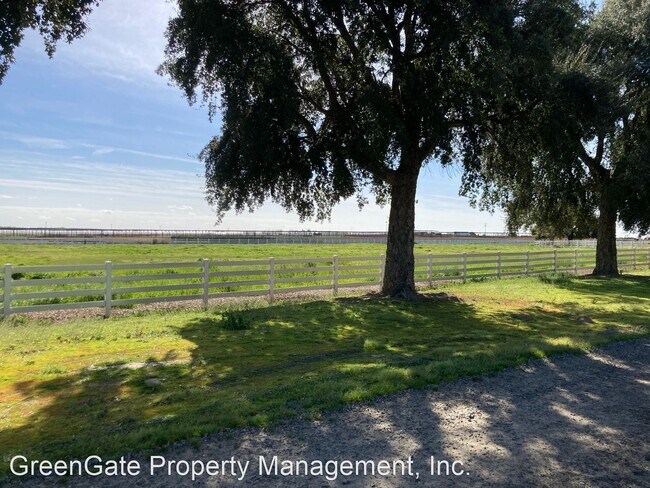 Foto del edificio - 4 br, 4 bath House - 13306 E Whitmore Ave