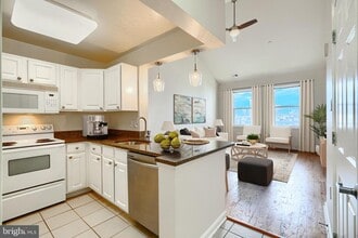 Building Photo - 23 Pierside Dr