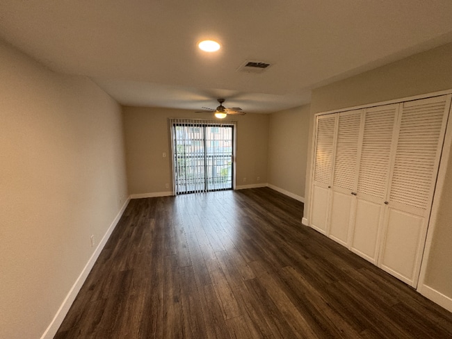 Foto del edificio - 514 E Valencia Ave