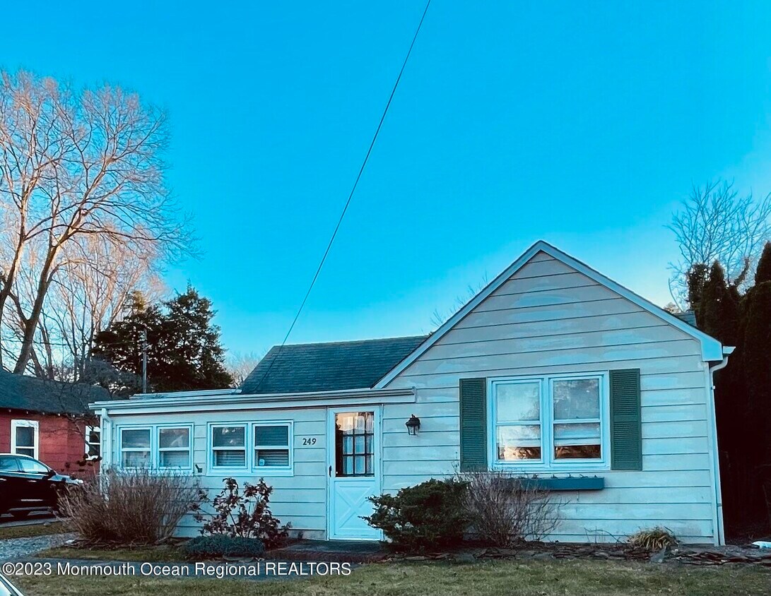 Primary Photo - 249 Osborn Ave