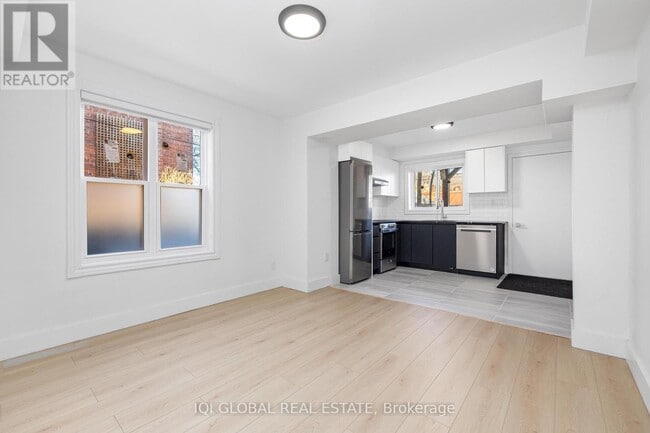 Building Photo - 633 Ossington Ave