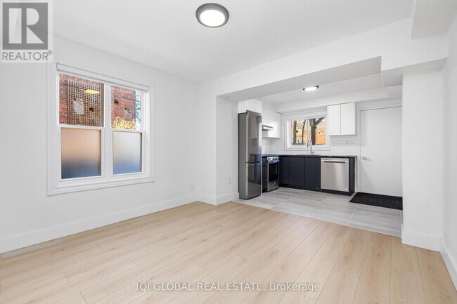 Photo du bâtiment - 633 Ossington Ave