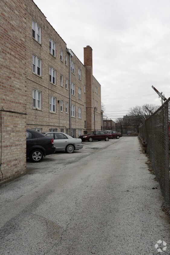Building Photo - 4950-4952 S Prairie Ave