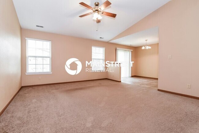 Foto del edificio - 3 Bedroom Pet-Friendly Home in Avon, IN with Main Street Renewal