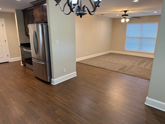 Foto del edificio - 406 Brentwood Dr