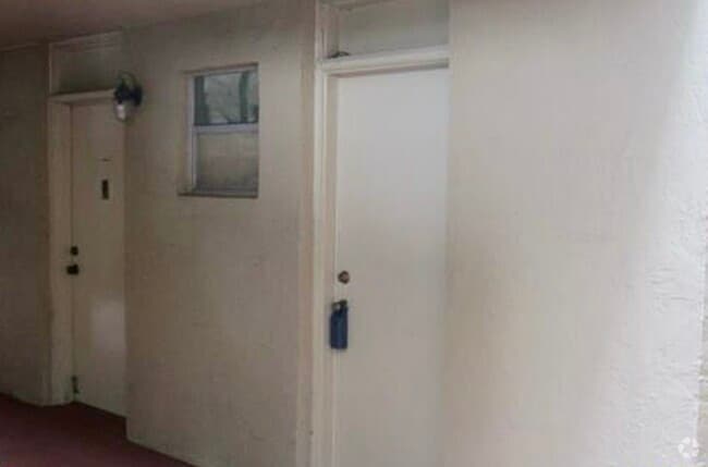 Building Photo - 406 NW 68th Ave