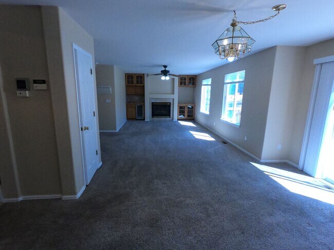 Foto del edificio - Beautiful 5 bedroom home in Pool Community!!