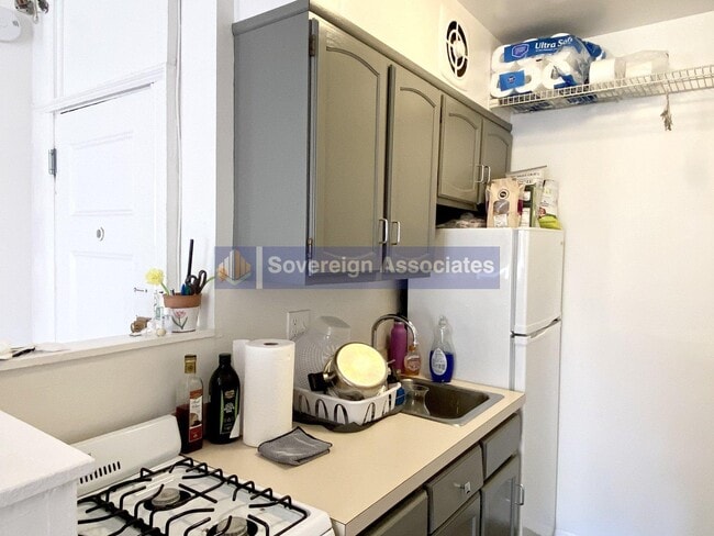Building Photo - 309 W 107th St