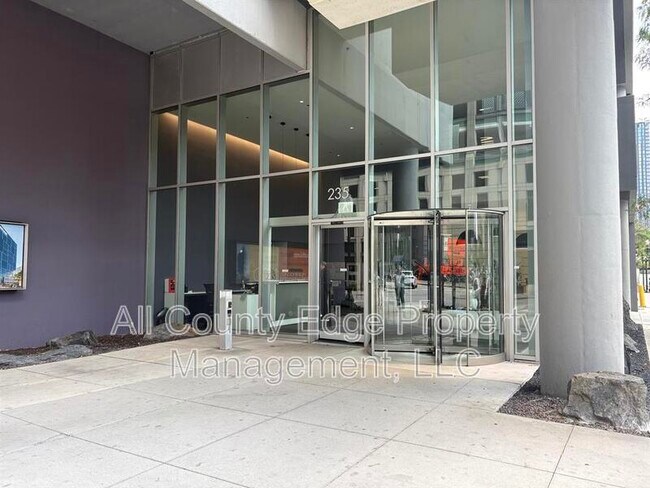 Foto del edificio - 235 W Van Buren St