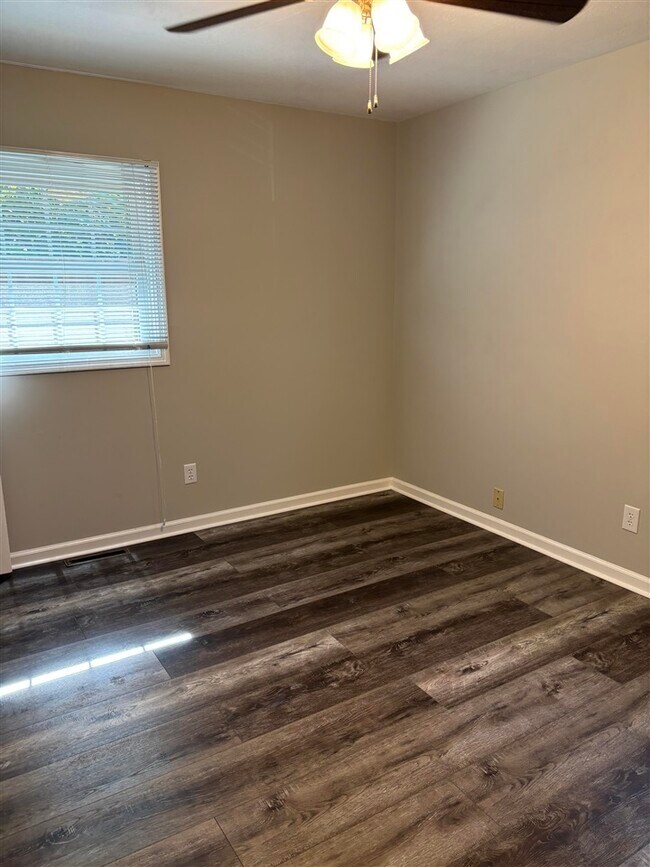 Foto del edificio - 1430 Clayton Ct