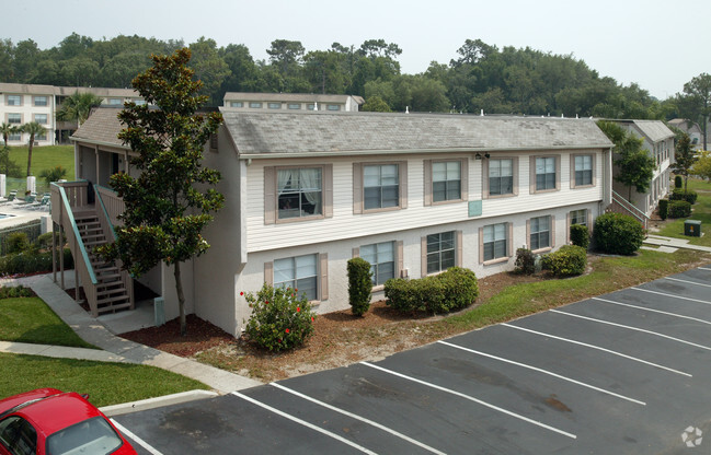 Building Photo - West Oaks Apartments