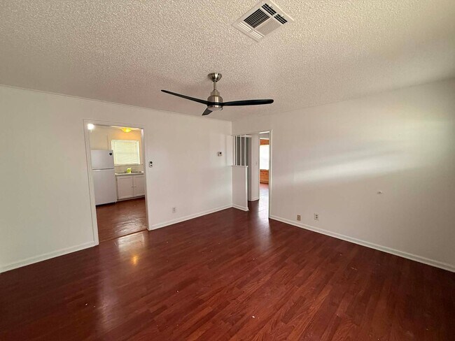Building Photo - Adorable Renovated 2-Bed, 1-Bath with Garage—Enjoy the Charm of West Tulsa Living Near River Parks