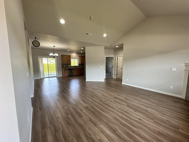 Foto del edificio - 823 Riley Dr NE