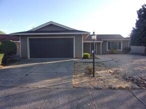 Building Photo - 178 Rainier Cir