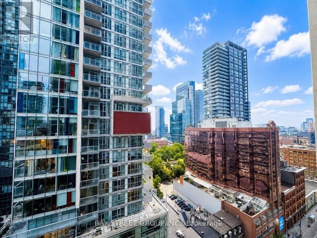 Building Photo - 400 King St W