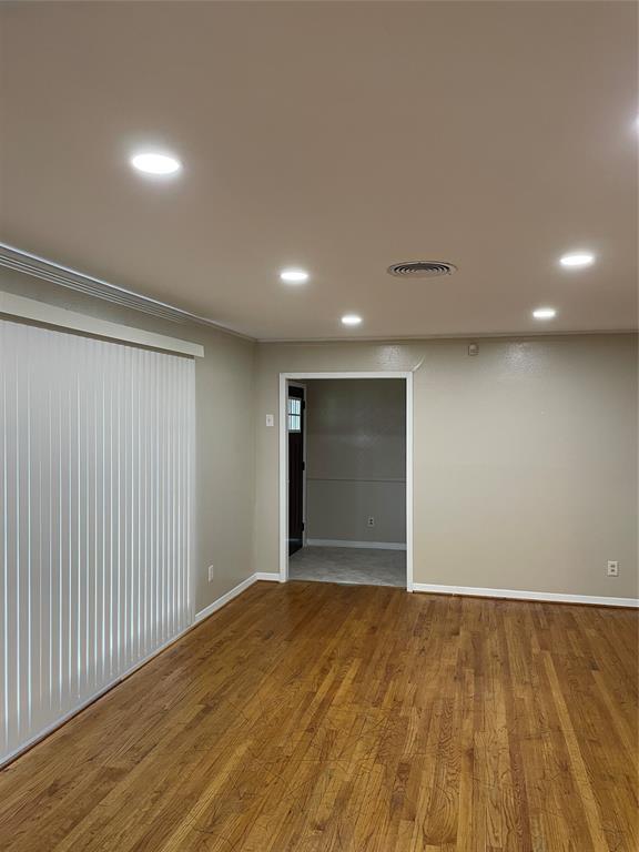 Building Photo - 3727 Woodvalley Dr