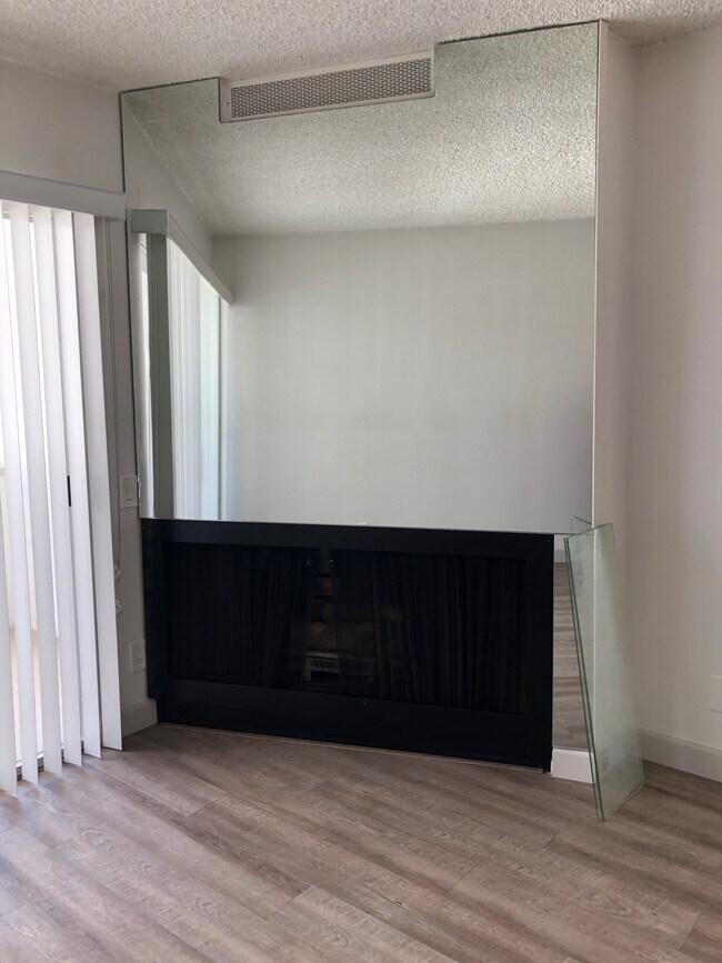 Building Photo - 938 3rd St