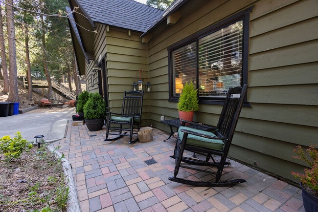 Front Porch Seating - 28606 Saginaw Ct