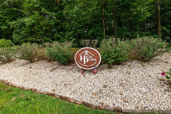 Building Photo - 803 Holly Hill Dr