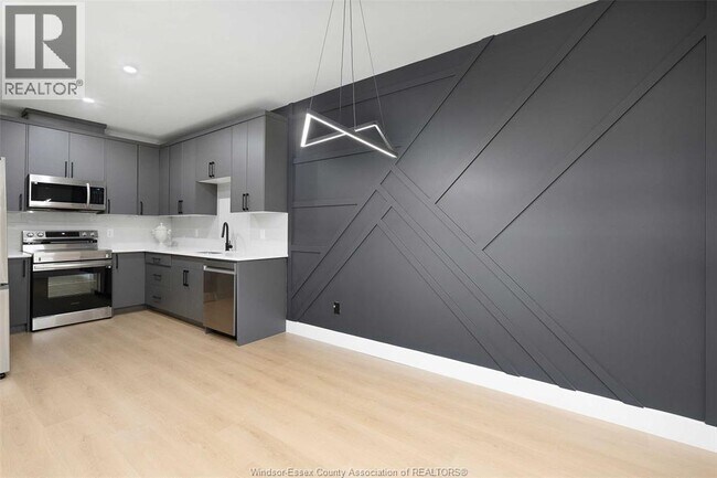 Photo du bâtiment - 705 Grand Marais Rd E