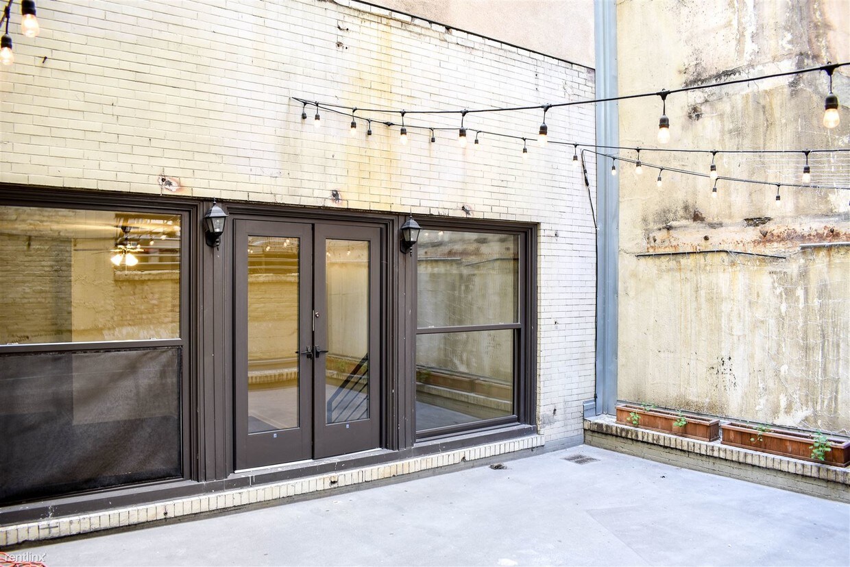 Primary Photo - 325 W 8th St