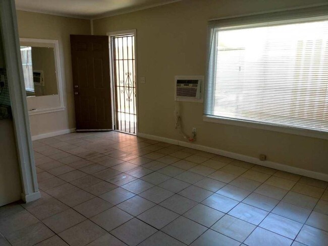 Foto del edificio - 849-851 W Cambridge Ave