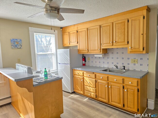 Building Photo - 180 Curtis St