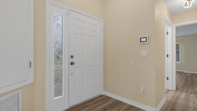 Building Photo - Single Story 3 bedroom 2 bathroom rental h...