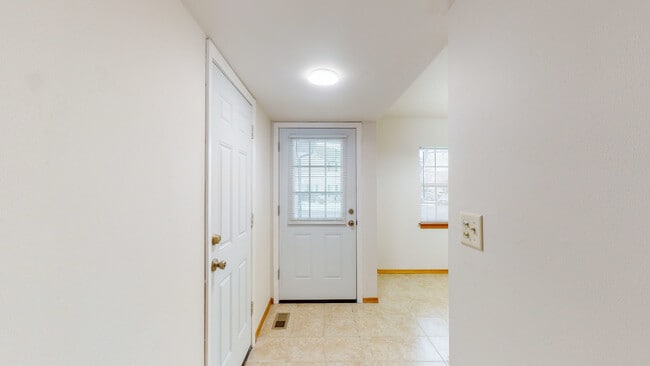 Building Photo - 468 Minnesota Cir