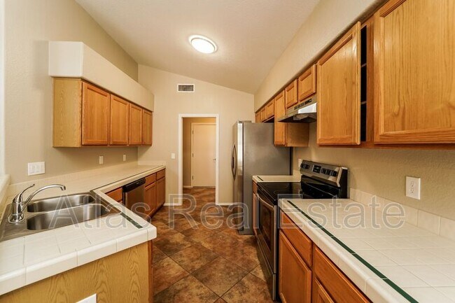 Building Photo - 1486 W Sand Pebble Dr