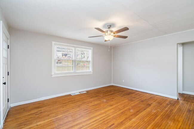 Foto del edificio - 2518 Larkwood Ln